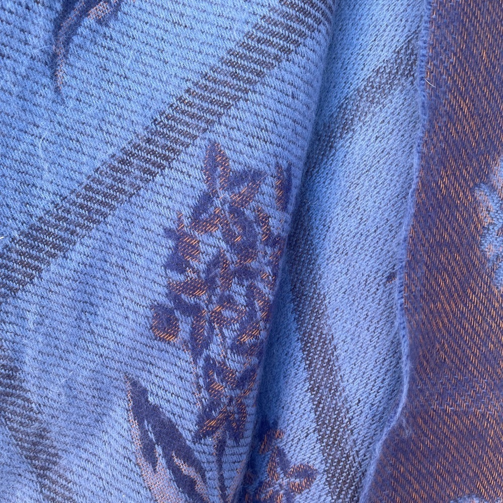 Vintage Reversible Blue and Brown Acrylic Floral Wrap - Picture 9 of 9
